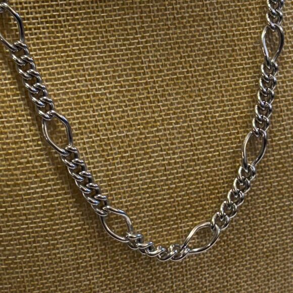 8 Assorted Silver Necklaces - Picture 16 of 16